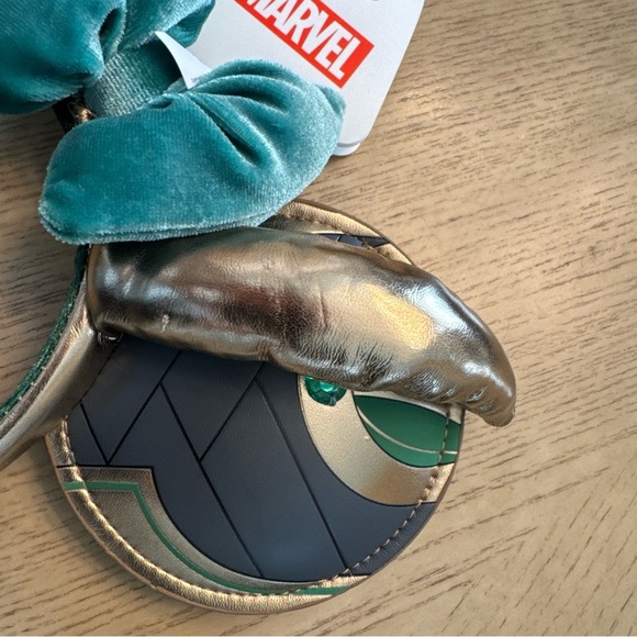 NWT Women’s/Juniors Loki Sz XS Black t shirt & Gold and Green Mickey Ears Marvel - Picture 12 of 12